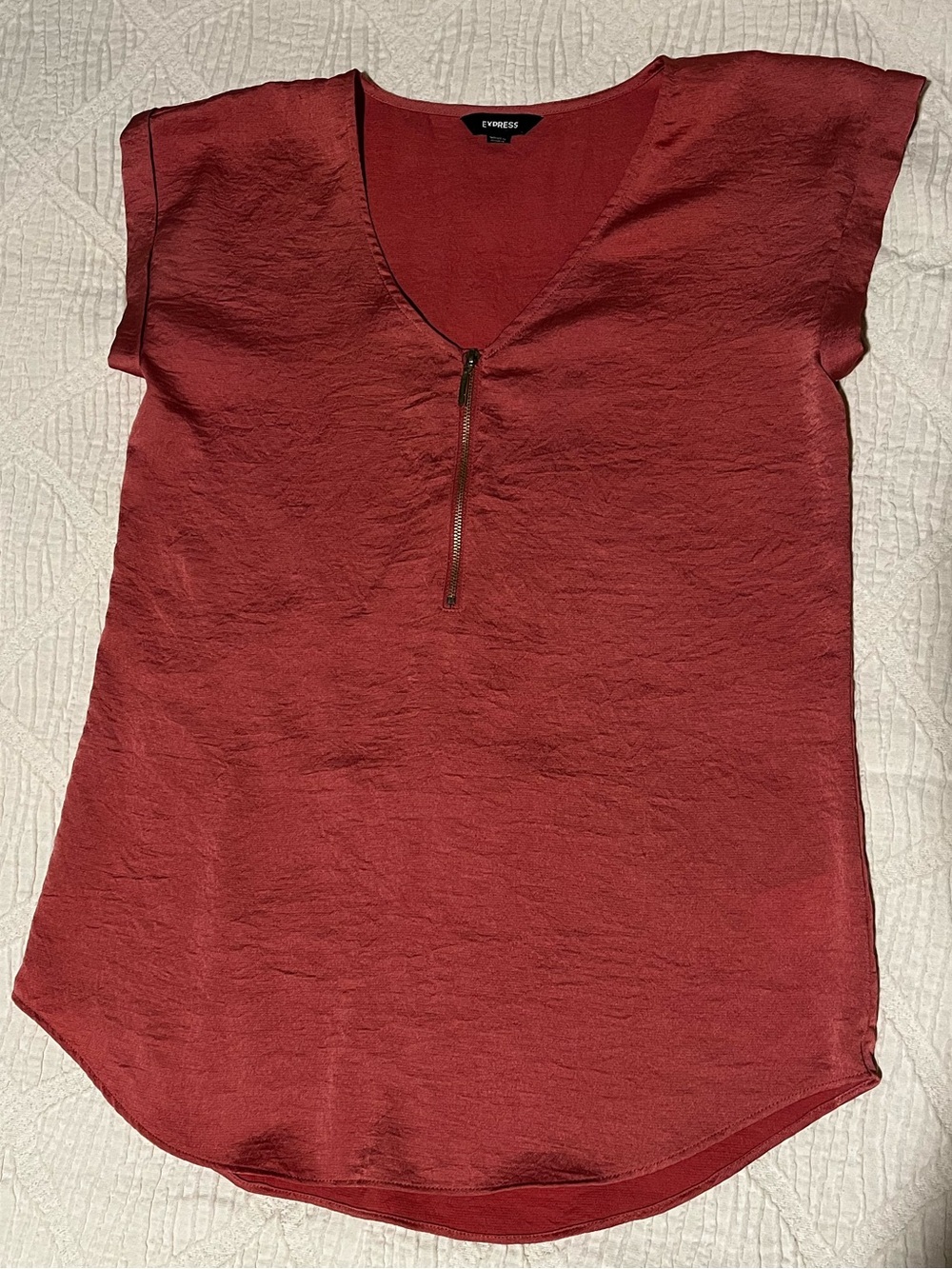 Express Women's Short Sleeve Zip V-Neck Top in Blushing Pink